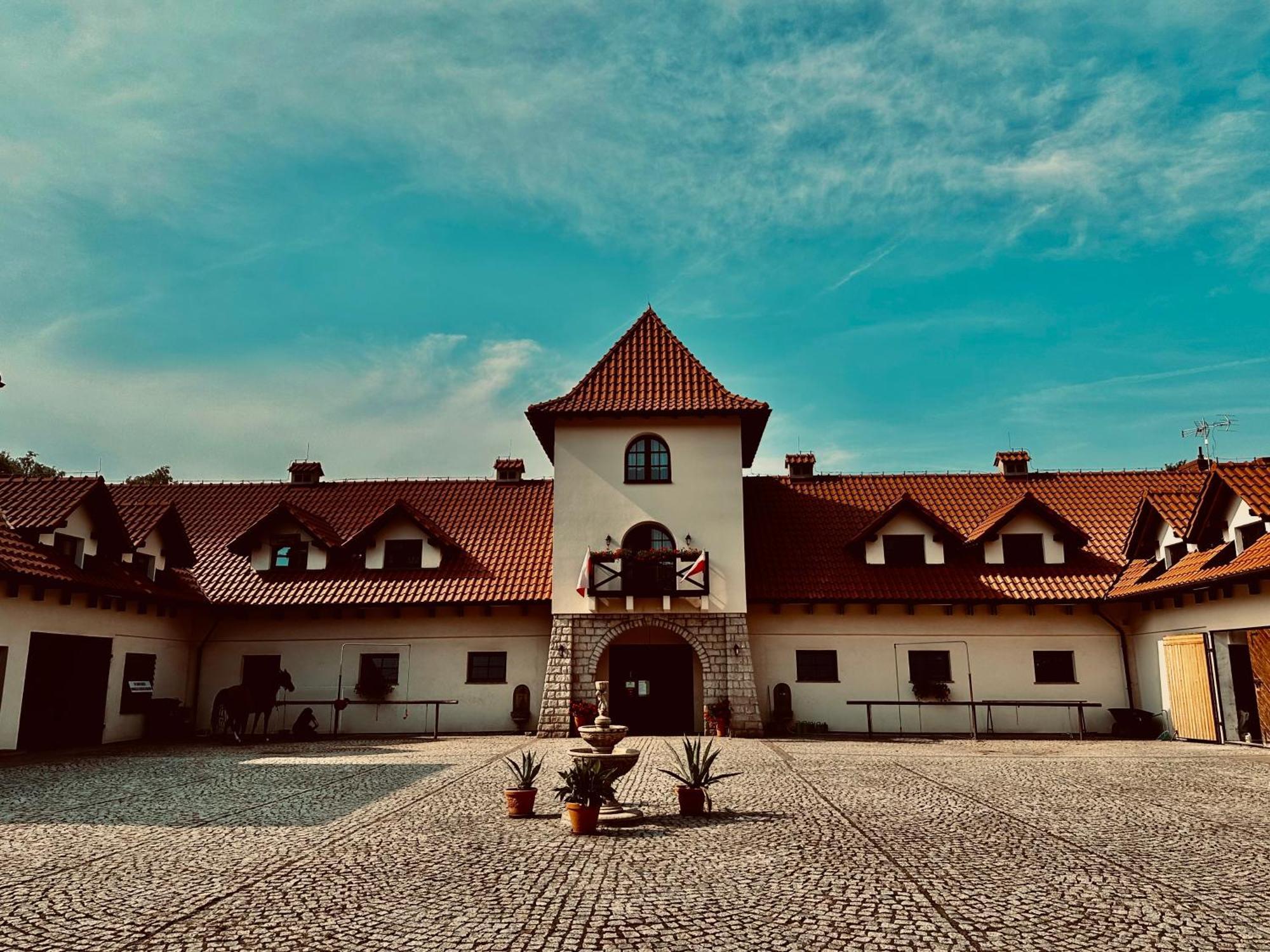 Stanica Hucul Hotell Sułkowice Exteriör bild
